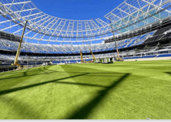 ملعب طنجة الكبير.. أرضية الملعب تدخل عهد التهجين الذكي