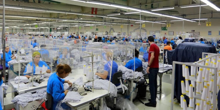 فضيحة عقارية بمدينة الجديدة.. مليار و900 مليون سنتيم لضمان حقوق مشردي أكبر مصنع للنسيج