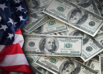 الدولار يحافظ على قوته وسط ترقب الأسواق لقرارات الفدرالي الأمريكي