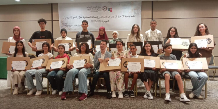 “جائزة التفوق الدراسي” تكرّم التميز والإرادة في التعليم