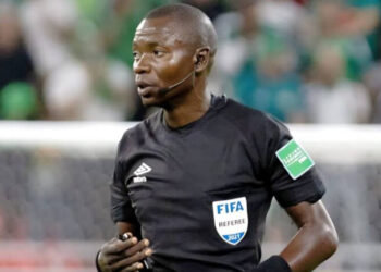 الكاف يختار ندالا لإدارة مواجهة حاسمة للمغرب ضد النيجر