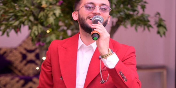 حسام أمير.. من دفاتر البنوك إلى نداء العيطة: حين يختار الشغف أن يكون الطريق