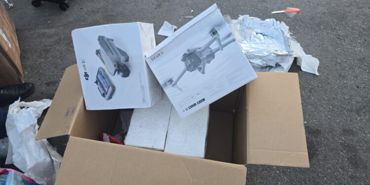 جمارك طنجة المتوسط تُحبط تهريب درونات متطورة نحو المغرب