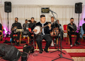 موحسين ازاييم.. حين تعزف ذاكرة الأجداد بأنامل جيل جديد