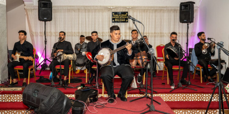 موحسين ازاييم.. حين تعزف ذاكرة الأجداد بأنامل جيل جديد