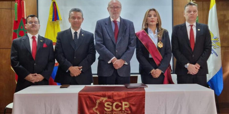 سفيرة المملكة تفوز بأرفع وسام من الجمعية الكولومبية للصحافة والإعلام