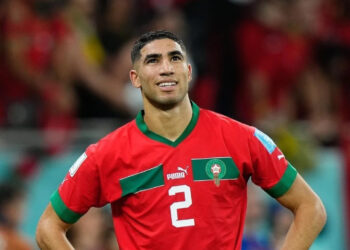 حكيمي بين المجد والخطر