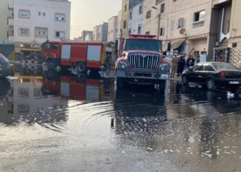 شاحنة فحم تشتعل في قلب حي السلام بالداخلة… التهمت مركبة دون خسائر في الأرواح