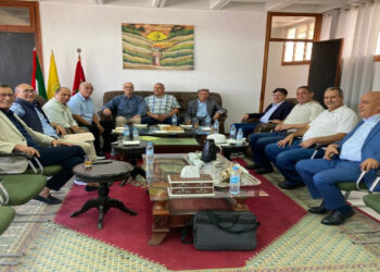 نقابيو الصحافة والنشر يجتمعون بالكونفدرالية الديمقراطية للشغل: الحكومة تُتهم بتهديد التنظيم الذاتي للمهنة