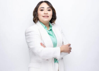 سكينة السلماوي… الصوت الذي جعل الإذاعة أقرب إلى الناس