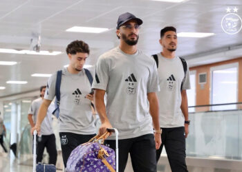 بعثة “الخضر” تحط بالدار البيضاء استعدادًا لموقعة غينيا على درب المونديال