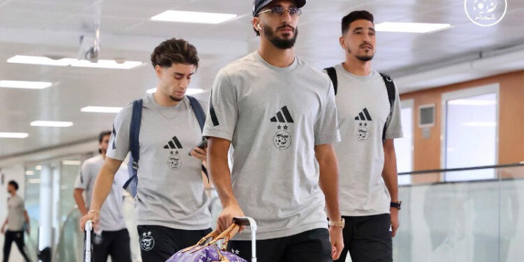 بعثة “الخضر” تحط بالدار البيضاء استعدادًا لموقعة غينيا على درب المونديال