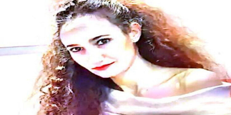 الأمومة بين غريزة البقاء وأنانية الوجود: صراع خفي يكشف هشاشة الإنسان أمام الخوف من العدم