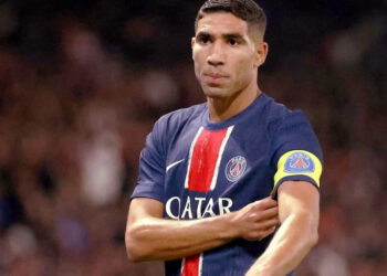 حكيمي بين الشارة والمحاكمة: إنريكي يبتسم.. والإعلام الفرنسي يضغط