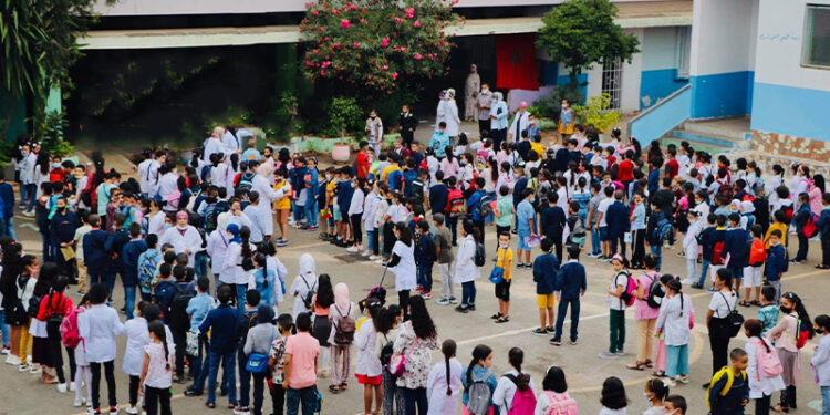 المدارس المغربية تفتح أبوابها بصرامة وانضباط