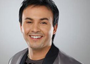 حاتم إدار.. جولة صيفية تؤكد جماهيريته وقيمه الإنسانية