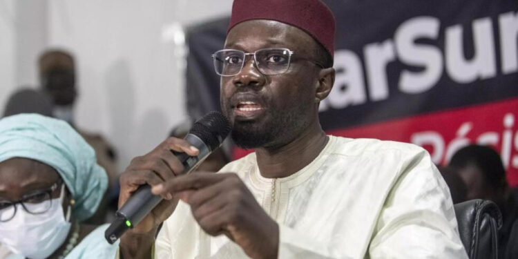 سونكو يعتذر عن زيارة باريس.. قراءة في دلالات الغياب الأول