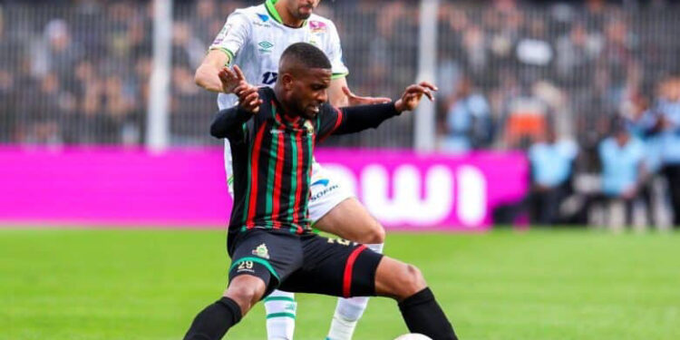 الكلاسيكو بلا أهداف: الفار يسرق الأضواء والرجاء والجيش يكتفيان بالتعادل