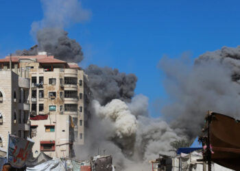 غزة تكذّب رواية الاحتلال: قصف للمدارس والمستشفيات تحت شعار “استهداف المقاومة”