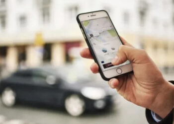 وزارة النقل توضح موقفها من تراخيص تطبيقات النقل الذكي