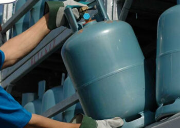 احتجاجات جيل زد تُجبر حكومة أخنوش على تجميد زيادة أسعار الغاز