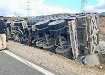 فاجعة طنجة-تطوان.. شاحنة تسحق سيارة وتُنهي حياة زوجين في لحظة