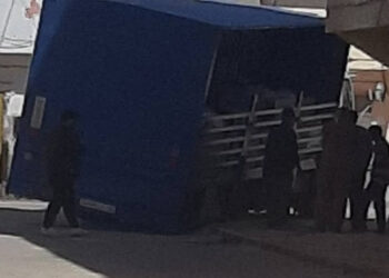 الداخلة على حافة الخطر: حفرة تبتلع شاحنة وتكشف عُمق أزمة الطرق في الجنوب