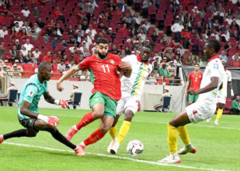 نصيري يصنع الفارق ويقود الأسود إلى الفوز