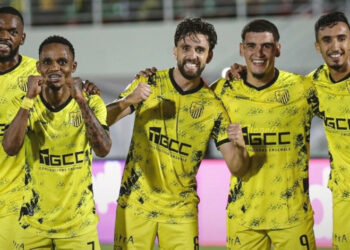 المغرب الفاسي يكتسح آسفي برباعية ويغرد وحيدًا في الصدارة