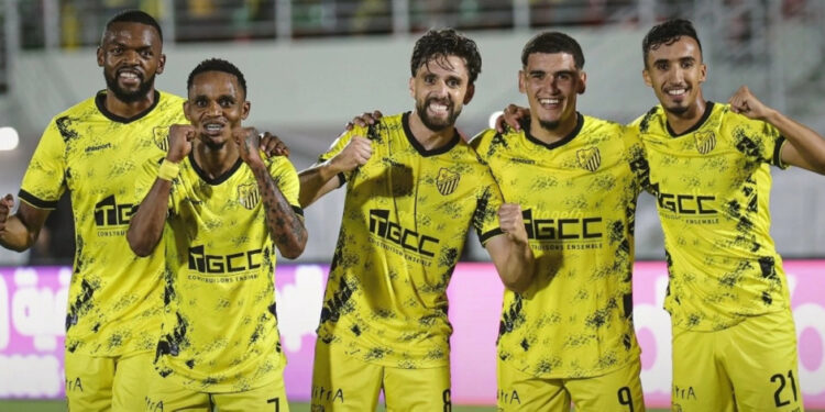 المغرب الفاسي يكتسح آسفي برباعية ويغرد وحيدًا في الصدارة