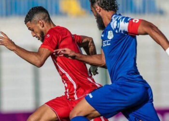 الدفاع الحسني الجديدي ينتزع فوزًا صعبًا ويثبت حضوره في البطولة