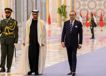 الملك محمد السادس يصل أبوظبي.. زيارة خاصة تؤكد عمق الأخوة المغربية الإماراتية