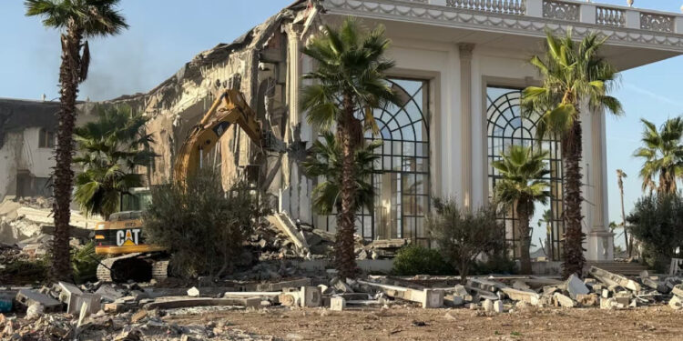 قرار عاجل يهز بوسكورة … توقيف باشا بوسكورة بعد صدمة هدم قصر الـ16 مليار