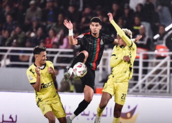 الجيش الملكي يتعثر أمام المغرب الفاسي.. فرصة الصدارة تضيع!