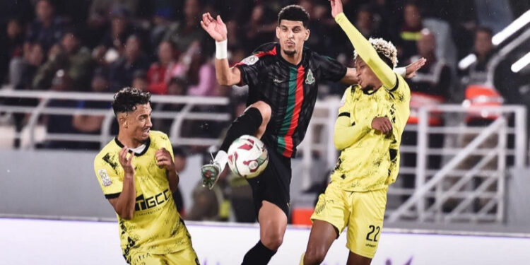 الجيش الملكي يتعثر أمام المغرب الفاسي.. فرصة الصدارة تضيع!