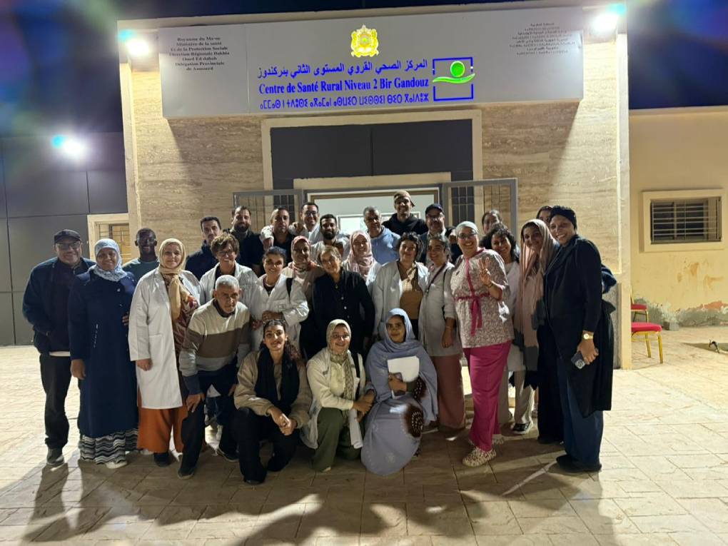 قافلة طبية واسعة تعزز الوعي الصحي ببئر كندوز احتفاءً بعيد الاستقلال والمسيرة الخضراء WhatsApp 5ae