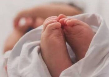 عاجل…  مروّعة: العثور على رضيع حديث الولادة جثةً مهمَلة يهزّ حي لگنانط ويفتح تحقيقاً عاجلاً