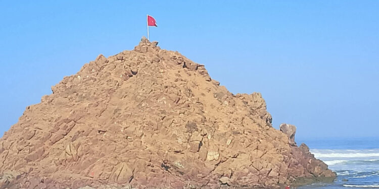 صخرة بتكديرت.. جوهرة ميراللفت التي تنتظر طريقًا إلى القمة