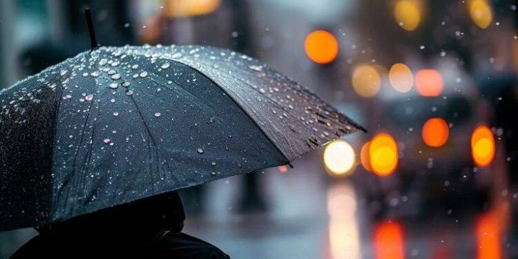 طقس الاثنين: أمطار ورياح قوية وثلوج بالأطلس