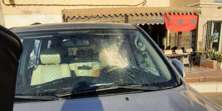 حادثة مروعة بالداخلة… امرأة تكسر سيارات بكورنيش المدينة وتثير الرعب