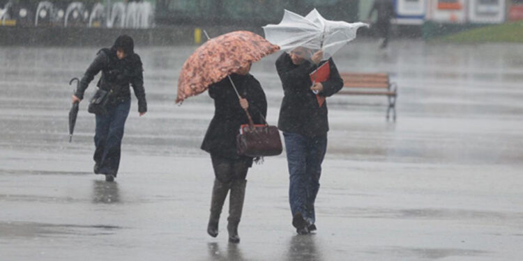 تحذير عاجل: رياح قوية وأمطار رعدية تجتاح طنجة والمناطق الشمالية غدًا