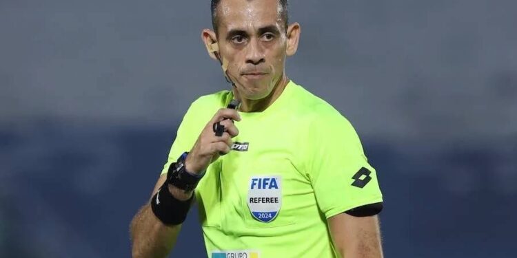 معركة الصافرة: حكم باراغواياني يتولى إدارة قمة المغرب وعُمان