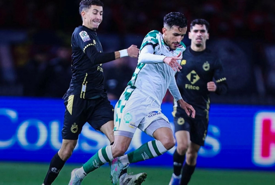 الرجاء يفوز ويعزز الصدارة.. الجيش الملكي يتعادل ويخسر فرصة الصعود