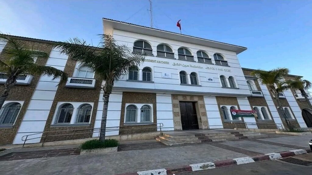 عين الشق.. 6 مؤشرات تكشف عمق الأزمة بعد فشل انعقاد المجلس للمرة الثانية اجتماع مجلس مقاطعة عين الشق بالدار البيضاء وسط أزمة سياسية وتعذر اكتمال النصاب القانوني