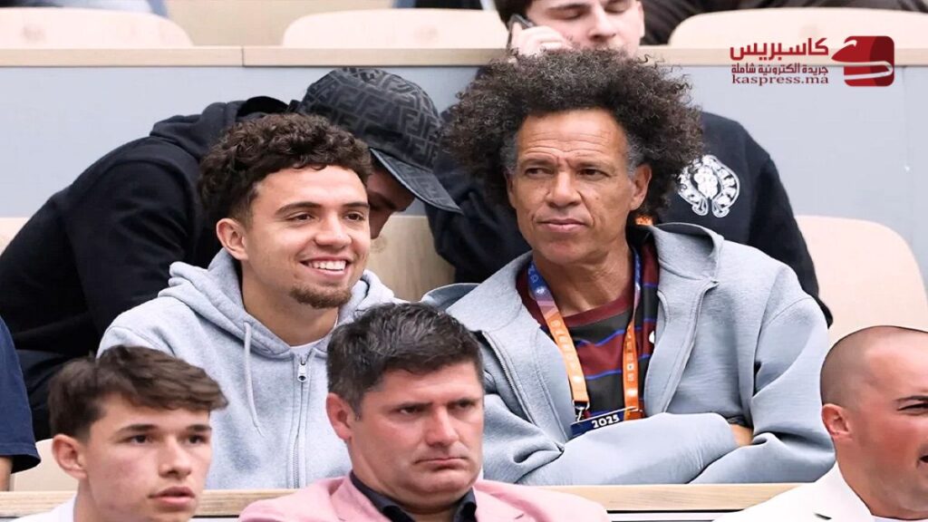 نائل العيناوي لاعب المنتخب المغربي وسط الجدل المثار بعد تصريحات والده يونس العيناوي