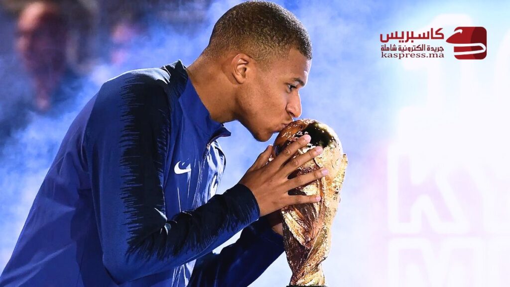 لاعبو المنتخب الفرنسي يحتفلون خلال إحدى مباريات كأس العالم.