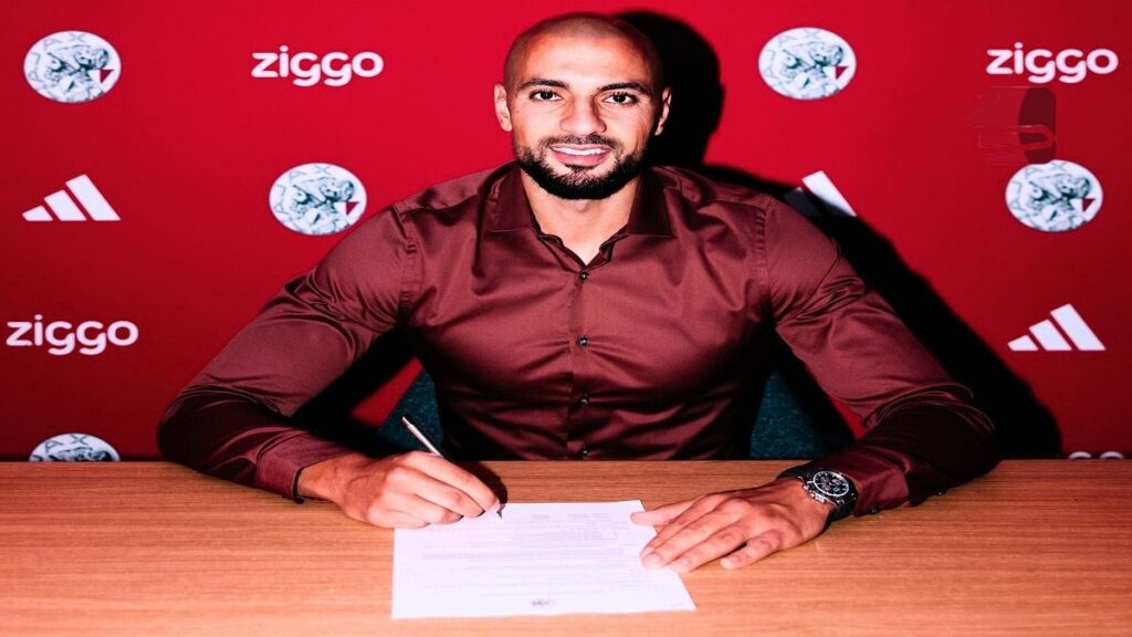 اللاعب المغربي سفيان أمرابط بقميص أياكس أمستردام